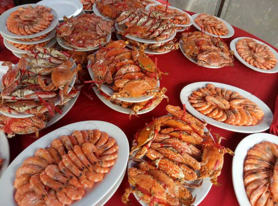 宴请亲戚朋友吃大餐